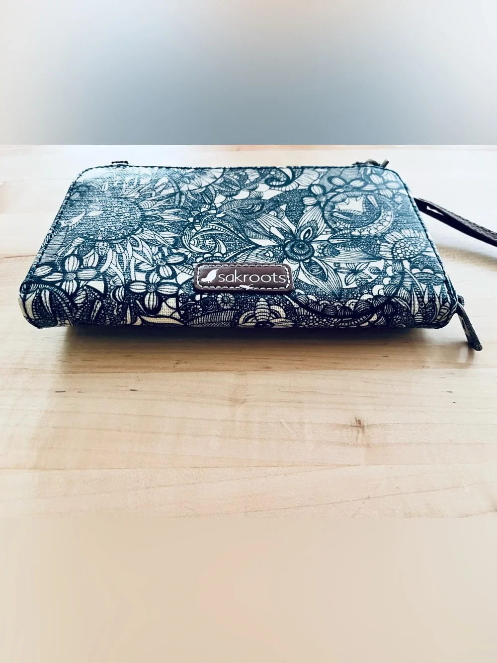 Sakroots Large Navy Blue/Brown Smartphone Crossbody Wallet